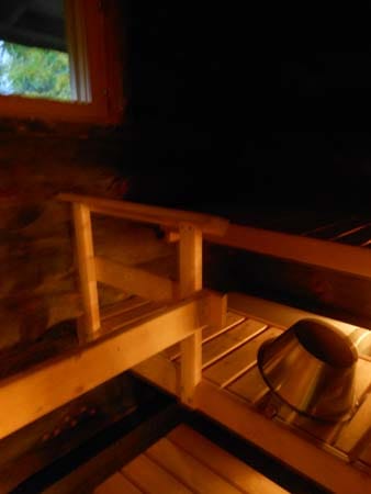 Private Sauna in der Holzhütte von Aurora Chalet in Luosto, Finnland.