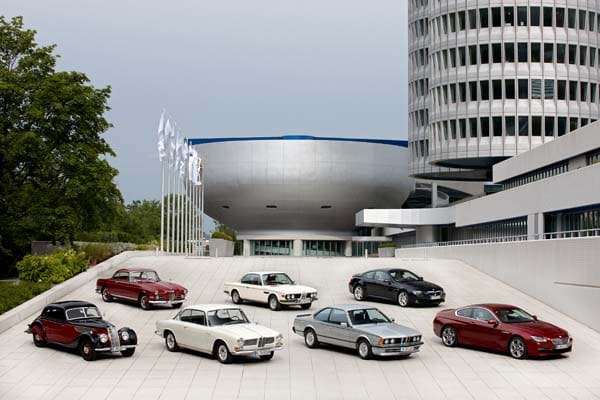 Coupés haben bei BMW eine lange Tradition: Wie seinen Vorgänger (oben rechts) gibt es den aktuellen 6er (unten rechts) als zweitüriges Coupé und...