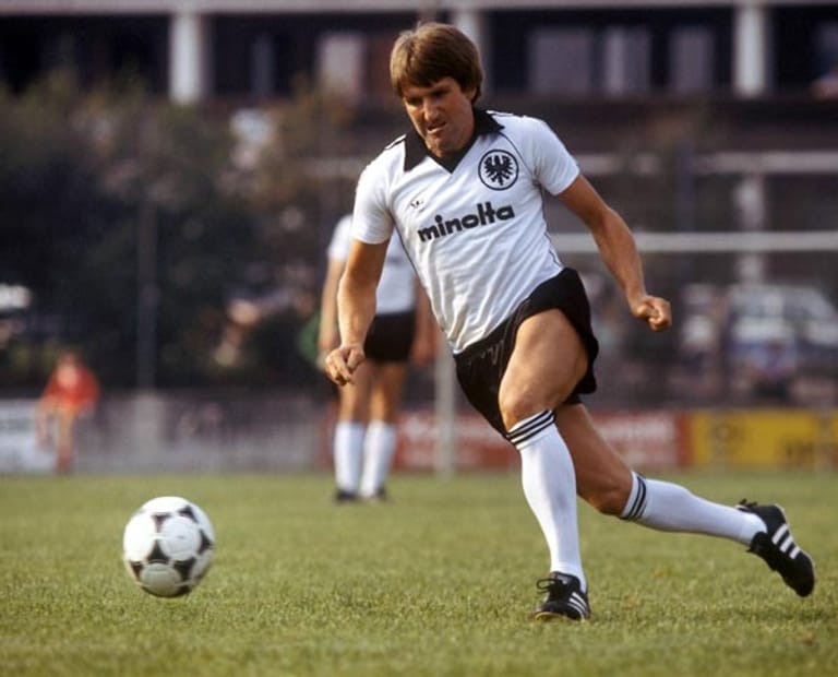 Bernd Nickel: Doktor Hammer spielte von 1968 bis 1983 insgesamt 16 Jahre für die Frankfurter Eintracht und wurde sogar Nationalspieler. Seine Spezialität: Schuss wie ein Pferd. Sein größtes Hobby: Der Golfsport.