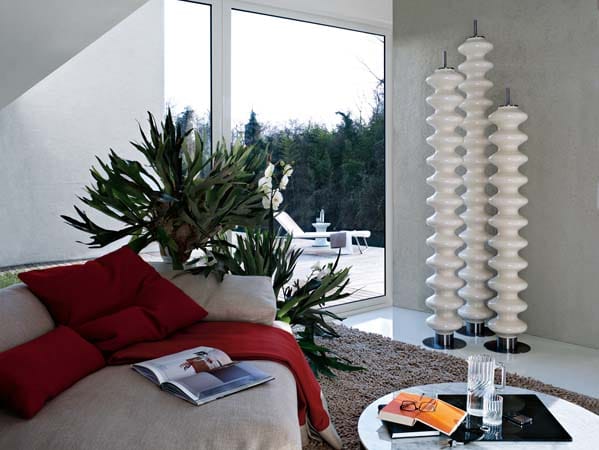 Design-Heizkörper, wie das Modell "Milano" der italienischen Firma Tubes, wirken wie Skulpturen im Wohnzimmer und strahlen gleichzeitig Wärme ab.