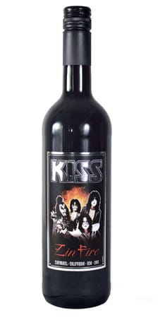 Dieser Wein rockt genauso wie die Musik von KISS. Der "KISS Zin Fire" ist ein fruchtiger Kalifornischer Zinfandel von 2011. Eine Mischung aus Aromen von schwarzen Beeren und pfeffriger Würze soll dem Wein einen mächtigen Beat verleihen. Diese Flasche Wein liegt preislich bei circa 13 Euro.