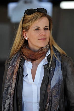Eine Frage an die Formel-1-Experten: Ist das ein Grid Girl oder eine Fahrerfrau? Nichts davon - diese attraktive Dame ist Susie Wolff, Testfahrerin von Williams.