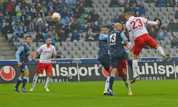 Kölns Kevin McKenna erzielt das 1:0 für den FC.