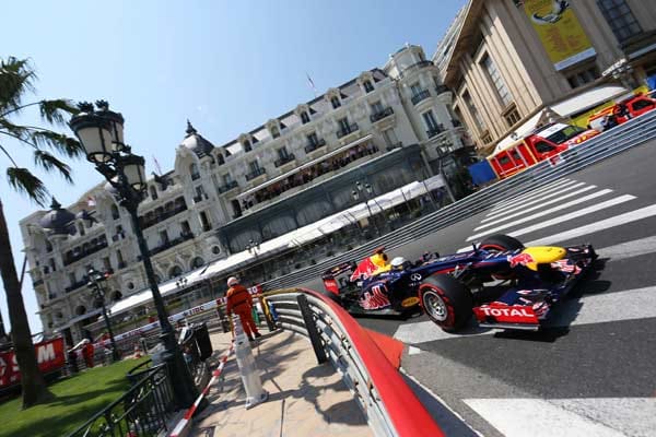 In Monaco verpasst der Red-Bull-Pilot als Vierter das Podium und verliert die WM-Führung. "Ich weiß auch nicht, warum das Auto so langsam ist", sagt ein ratloser Vettel.