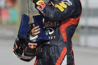 Nach Platz zwei beim Saisonauftakt in Australien kollidiert Sebastian Vettel in Malaysia mit HRT-Pilot Narain Karthikeyan und verpasst als Elfter die Punkteränge. Der Deutsche bezeichnet den Inder daraufhin als "Gurke".