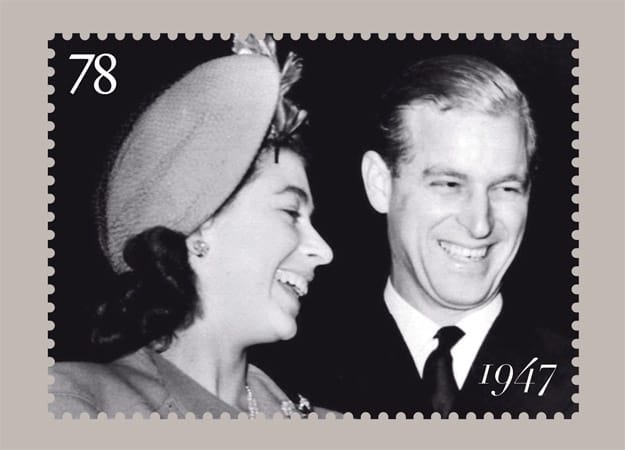 Das von der British Royal Mail zur Verfügung gestellte Foto zeigt eine Briefmarke mit Prinzessin Elizabeth und Lieutenant Philip Mountbatten, die anlässlich ihrer Diamantenen Hochzeit im Jahr 2007 herausgegeben wurde.