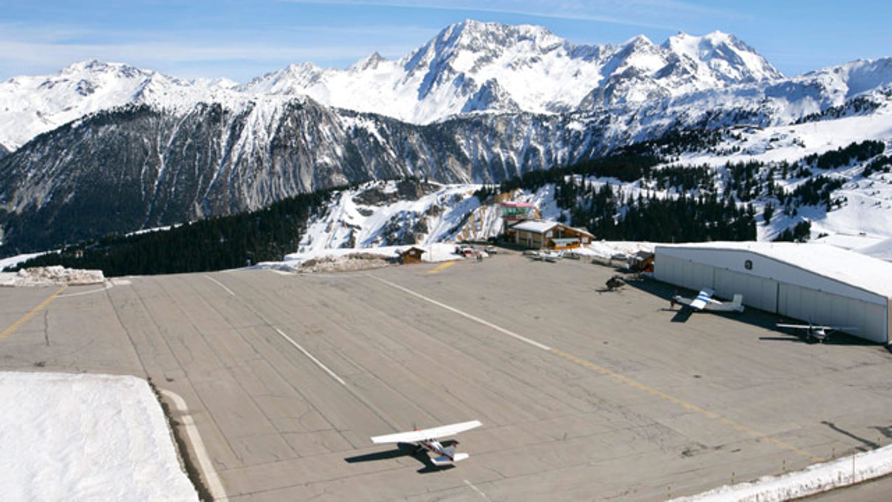 Courchevel, der Flughafen mit der steilsten Landebahn