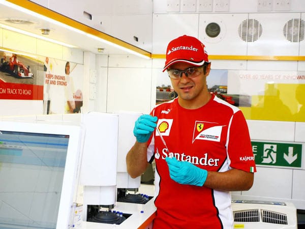 Felipe Massa geht vor seinem Heim-Grand-Prix noch einmal ins Labor,...