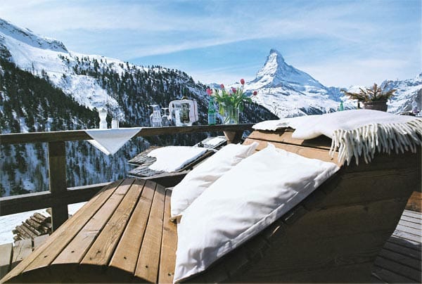 Wer in Zermatt im hoch dekorierten "Chez Vrony" mit Blick auf das Matterhorn schlemmen will, muss frühzeitig reservieren.