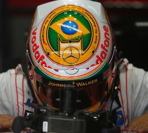 Auch Lewis Hamilton trägt an seinem letztes Rennwochenende als McLaren-Pilot einen besonderen Helm. Er dankt dem Rennstall.
