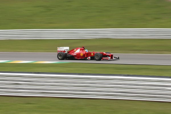 Nicht schnell genug: Alonso patzt im Kampf um die Bestzeit.