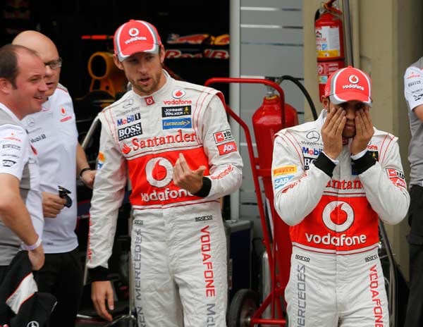 Lewis Hamilton (re.) verlässt das McLaren-Team. Das geht dem Briten immer wieder sehr nahe.