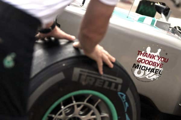 Das Rennen ist auch Michael Schumachers letzter Auftritt als Formel-1-Fahrer. Das Mercedes-Team dankt ihm mit dieser Aufschrift auf seinem Boliden.