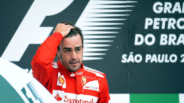 Fernando Alonso ist nach dem verrückten Rennen und dem nicht gewonnen WM-Titel fix und fertig mit den Nerven.