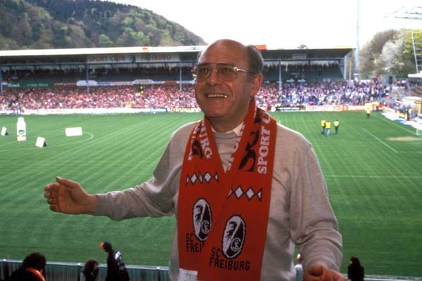 Achim Stocker war der dienstälteste Präsident des SC Freiburg und die gute Seele des Vereins. Von 1972 führte er dem südbadischen Klub und blieb 37 Jahre lang im Amt, ehe er 2009 verstarb.