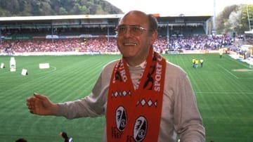 Achim Stocker war der dienstälteste Präsident des SC Freiburg und die gute Seele des Vereins. Von 1972 führte er dem südbadischen Klub und blieb 37 Jahre lang im Amt, ehe er 2009 verstarb.