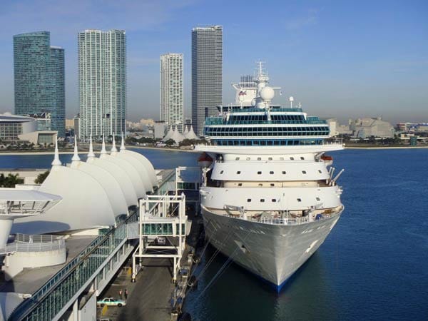 Miami verfügt über den weltgrößten Kreuzfahrthafen, der auch Kreuzfahrtriesen wie der "Majesty of the Seas" ausreichen Platz bietet.