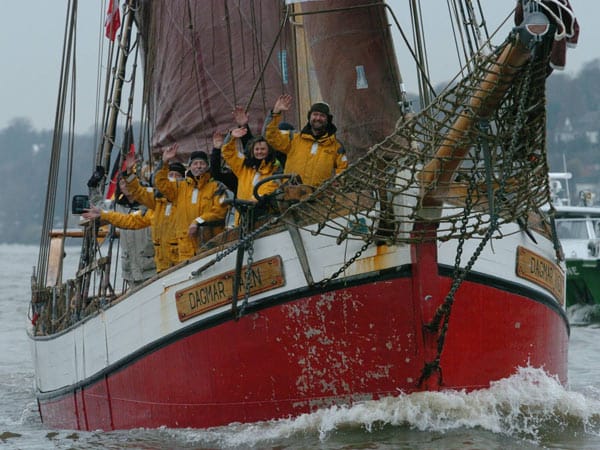 Die "Dagmar Aaen" gehört seit 1988 Arved Fuchs, sie ist das einzige Segelschiff, das sowohl die Nordostpassage als auch die Nordwestpassage durchquert hat. Gebaut wurde es in den Dreißiger Jahren.