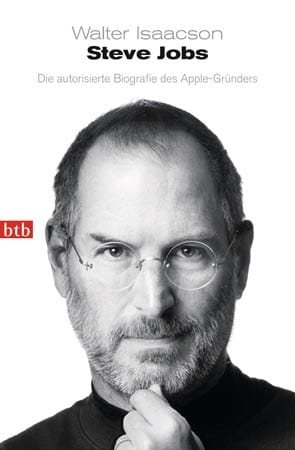 Pflichtbiografie für alle Technik-Freaks: "Steve Jobs: Die autorisierte Biografie des Apple-Gründers" zeichnet das Leben des wohl revolutionärsten Entwicklers nach. Die Taschenbuch Ausgabe des "btb" Verlages kostet um die 13 Euro. Die Biografie ist auch als Hörbuch erhältlich dessen Download um die zehn Euro kostet.