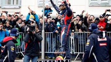 Red Bull und Sebastian Vettel sind ins Heimatland des Formel-1-Teams nach Graz gereist, um den dritten WM-Titel in Serie zu feiern.