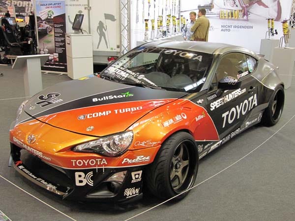 Unter der Haube dieses Drift-Monsters wummern 661 PS: Toyota GT 86 Speedhunters 86-X. Unter der Haube dieses Drift-Monsters wummern 661 PS: Toyota GT 86 Speedhunters 86-X.