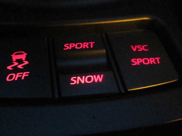 Verschiedene Fahrprogramme sorgen für mehr Sportlichkeit (Sport und VSC Sport) oder mehr Grip (Winter).