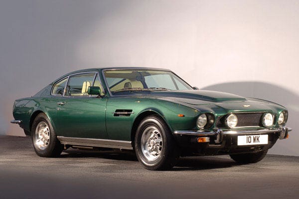 Auch wenn in Ihrer Garage kein Aston Martin V8 steht, in so einem Moment sind Sie rundum zufrieden. Ein paar Träume braucht der Mann schließlich auch noch.