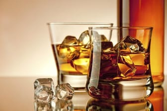 Zum Entspannen nach einem harten Arbeitstag eignet sich fast nichts so gut, wie ein köstlicher Single Malt Whisky. Das Getränk ist wunderbar altmodisch, niemals modern und immer im Trend.