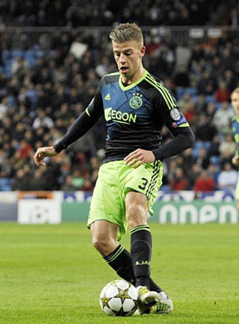 Toby Alderweireld spielt bei Ajax Amsterdam und ist belgischer Nationalspieler. In der holländischen Eredivisie macht der 23-Jährige seit langem durch starke Leistungen auf sich aufmerksam. Der kantige Abwehrhüne steht bei einigen europäischen Topklubs auf der Liste.
