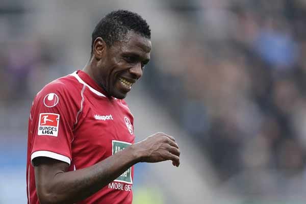 Top: Neun Tore, sechs Vorlagen - Mohamadou Idrissou ist der Topscorer der zweiten Liga. Der Kameruner, der von Eintracht Frankfurt an den Betzenberg gewechselt war, ist die Lebensversicherung des 1. FC Kaiserslautern.
