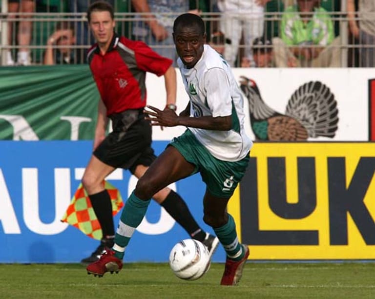 Charles Akonnor spielte von 1998 bis 2004 in der Autostadt. In 121 Bundesliga-Spielen erzielte er dreizehen Tore.