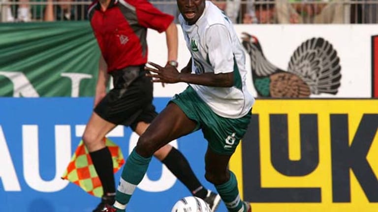 Charles Akonnor spielte von 1998 bis 2004 in der Autostadt. In 121 Bundesliga-Spielen erzielte er dreizehen Tore.