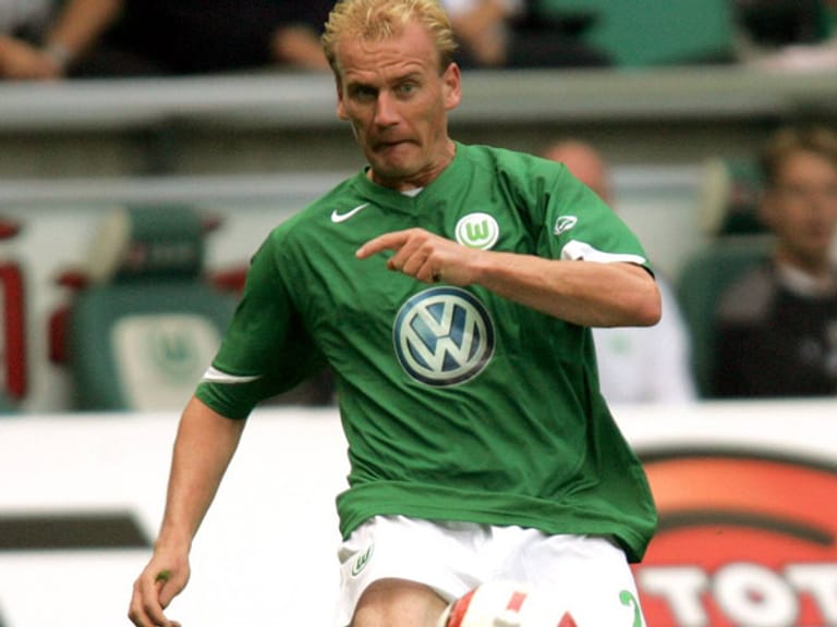 Auf die meisten Einsätze im Trikot des VfL kommt mit Abstand Miroslav Karhan. Von 2001 bis 2007 stand er in Wolfsburg unter Vertrag, erzielte neun Tore und bereitete 26 vor.