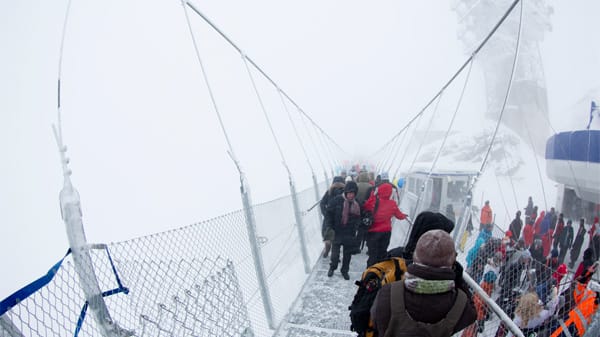 Der Titlis Cliff Walk stellt dabei einen Rekord auf: Er ist die höchstgelegene Hängebrücke Europas.