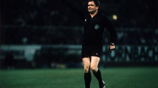 8. November 1975: Zwischen Werder Bremen und Hannover 96 (0:0) stand Wolf-Dieter Ahlenfelder im Mittelpunkt. Die erste Halbzeit pfiff er zunächst nach 32 Minuten ab, ließ dann weiterspielen, um schließlich 90 Sekunden vor Ende der Spielzeit endgültig zur Halbzeit zu pfeifen. Nach eigenen Angaben hatte er vor dem Spiel zum Mittagessen ein Bier und einen Malteser-Schnaps getrunken. Der DFB sperrte Ahlenfelder daraufhin, doch schon nach kurzer Zeit kam der beliebte Schiedsrichter wieder zu Einsatz.