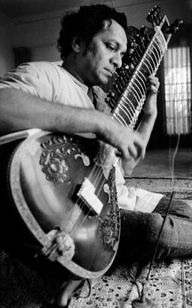 Die indische Musiklegende Ravi Shankar spielte mit den Beatles und trat beim Woodstock-Festival auf. Der Musiker starb am 11. Dezember mit 92 Jahren.