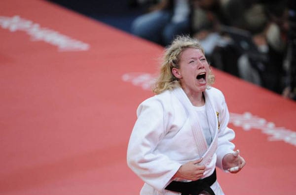 Tränen der Freude vergießt Kerstin Thiele bei Olympia: Niemand traut ihr eine Medaille zu, am Ende steht sie im Finale und kämpft auf der Judo-Matte um Gold. Dass es letztlich Silber wird, schmälert ihre Freude nicht. Sie wird über Nacht zum Star der Olympischen Spiele.