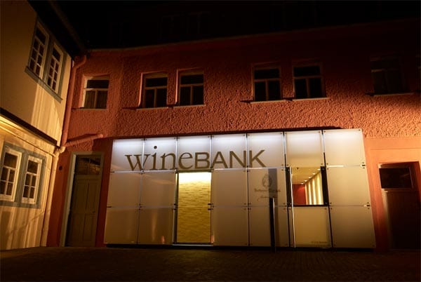 Die "Winebank" im hessischen Eltville am Rhein ist Deutschlands einzige Bank mit Schließfächern für edlen Wein.