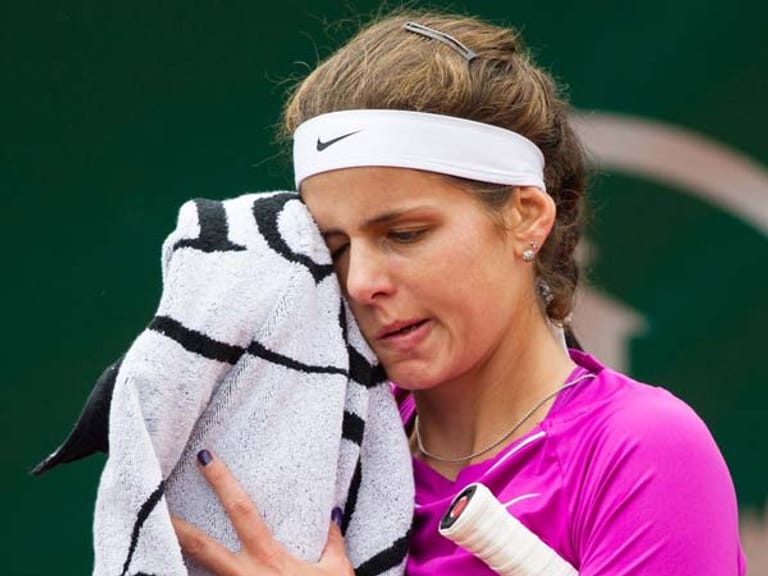 Auch Julia Görges ist von Ticks nicht verschont. Die deutsche Tennis-Spielerin lässt sich nach jedem Punktgewinn ihr Handtuch reichen.
