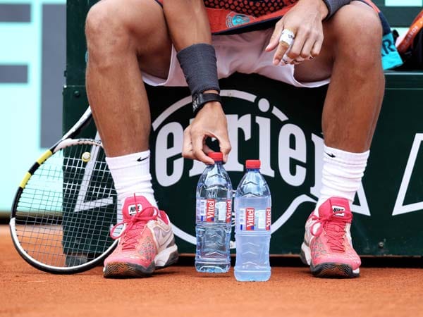 Tennis-Profi Rafael Nadal sollte man auf dem Pausenstuhl genau beobachten. Bei jedem Seitenwechsel justiert er die Wasserflaschen und richtet sie parallel aus.