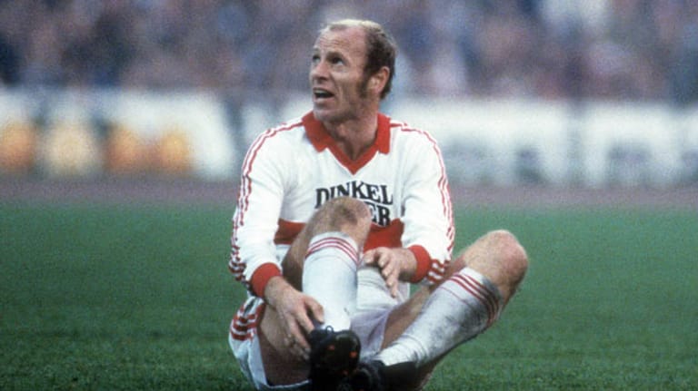 Erwin Hadewicz wechselte im November 1974 zum VfB Stuttgart. In den kommenden Jahren war er Anführer der neuformierten Mannschaft um die "Jungen Wilden“ wie Hansi Müller oder die Förster-Bürder. Hadewicz blieb bis 1983 und bestritt insgesamt 203 Erstligaspiele, in denen er neunmal traf