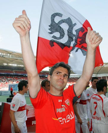 Satte zehn Jahre lief Zvonimir Soldo für den VfB Stuttgart auf. Der Kroate war auch lange Zeit Kapitän der Schwaben, für die er rund 350 Pflichtspiele bestritten hat. Abseits des Platzes war Soldo ein Schweiger, doch auf dem Feld gab er den Ton stets an.