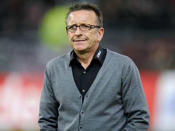 Norbert Meier lässt sich seine Trainertätigkeit bei Fortuna Düsseldorf mit 450.000 Euro vergüten.
