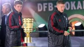 Mit 2:5 verloren die Bayern das DFB-Pokalfinale gegen den neuen großen Rivalen Borussia Dortmund. Müller (li.), Schweinsteiger und Co. hatten nicht den Hauch einer Chance.