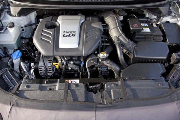 Für den Aufstieg in die Liga der kompakten Kraftmeier bekommt der Cee'd einen 1,6 Liter großen Turbo-Direkteinspritzer.