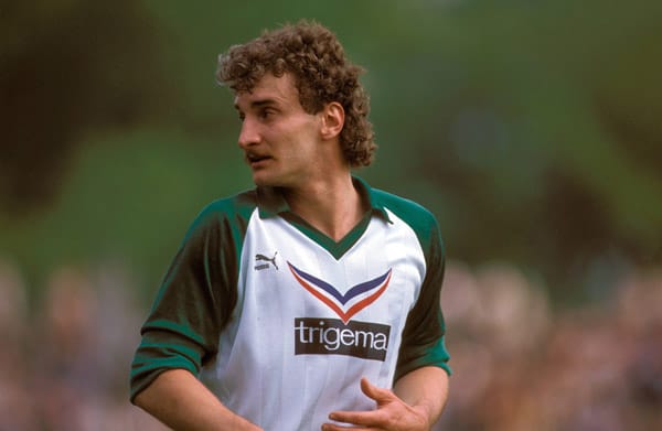 Rudi Völler wurde gleich in seiner ersten Werder-Spielzeit (1982/83) mit 23 Treffern Bundesliga-Torschützenkönig. Viel Grund zum Jubeln hatte der Stürmer bei den Norddeutschen allerdings nicht. Nur drei Vize-Meisterschaften sprangen in der Zeit von 1982 bis 1987 für Völler an der Weser heraus.