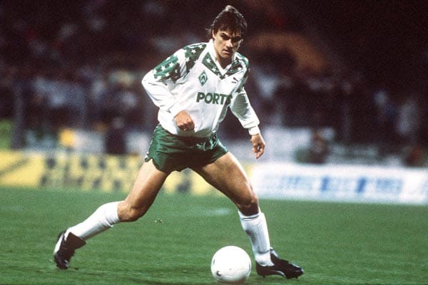 Wynton Rufer gewann mit Werder Bremen 1991 und 1994 gleich zweimal den DFB-Pokal, feierte 1993 zudem die Deutsche Meisterschaft. 1992 erlebte der Neuseeländer seine wohl größte sportliche Sternstunde: Im Europapokalfinale traf der Stürmer in Lissabon gegen Monaco zum 2:0-Endstand.