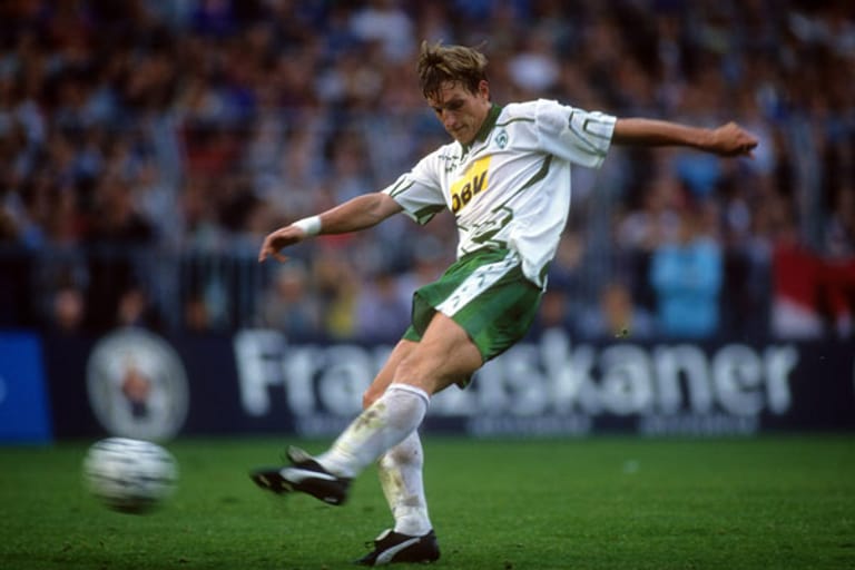Andreas Herzog wechselte 1992 von Rapid Wien an die Weser. Dank des torgefährlichen Offensivspielers feierte Werder 1993 die Deutsche Meisterschaft und wurde 1994 und 1999 mit dem Österreicher, der von den Fans liebevoll "Herzerl" genannt wurde, DFB-Pokalsieger.