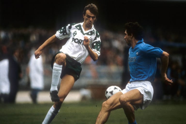 Manfred Bockenfeld wechselte vom SV Waldhof Mannheim zu Werder Bremen. Von 1989 bis 1994 spielte der Rechtsverteidiger für die Hanseaten. Mit Werder gewann er 1992 den Europapokal der Pokalsieger und holte 1993 zudem die Deutsche Meisterschaft.