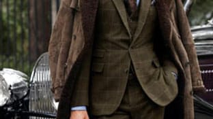 Bei Ralph Lauren zeigt sich der Heritage Trend mehr als deutlich. Elegante Looks in erdigen Farben werden mit klassischen Karos kombiniert. Edle Pelze verleihen eine extra Luxus-Note.